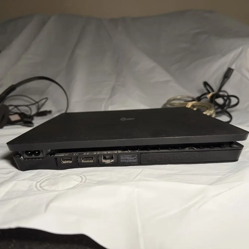 Sony PlayStation 4 Slim 500GB CUH-2015A Console with Controller RD DESCRIPTION
